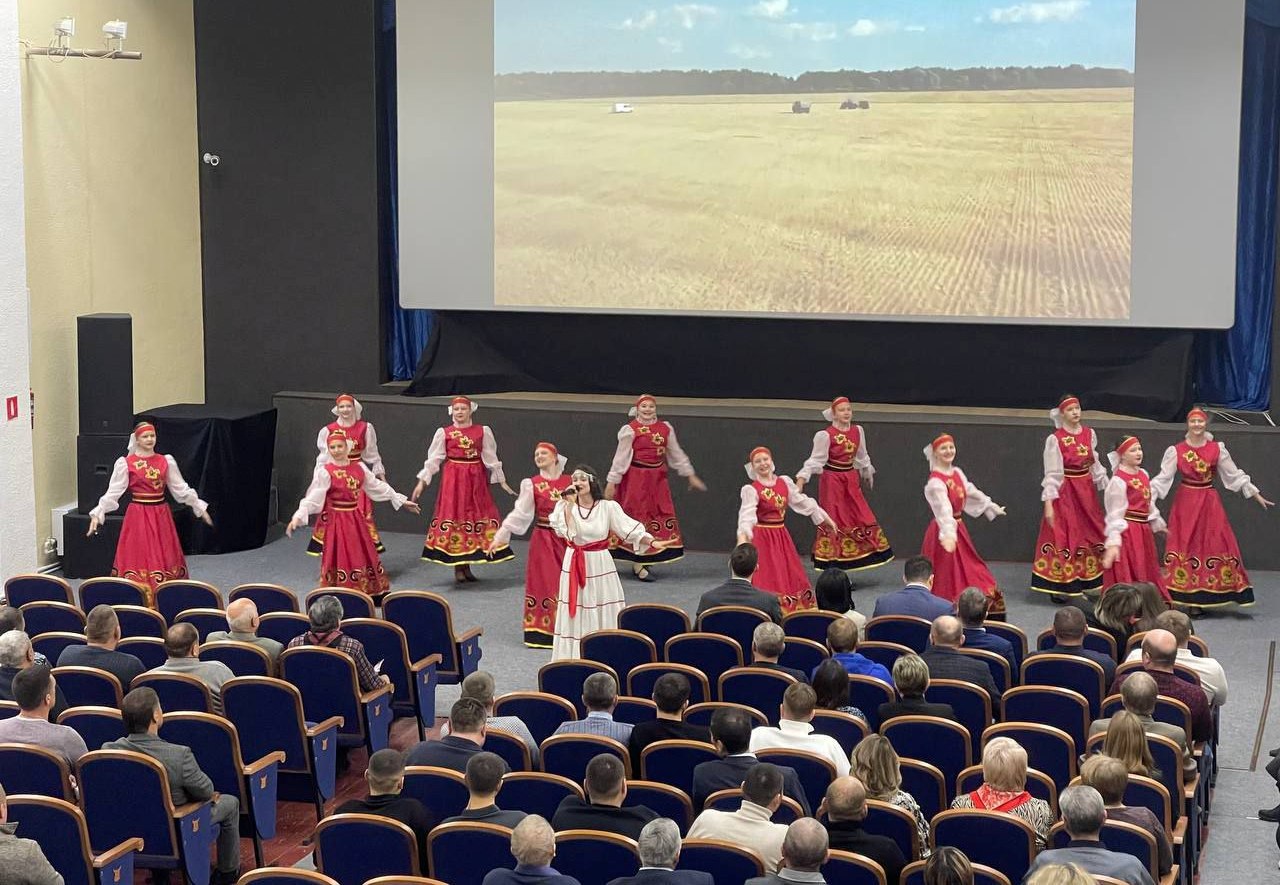 Петровский район преодолел гроссмейстерскую планку по сбору урожая